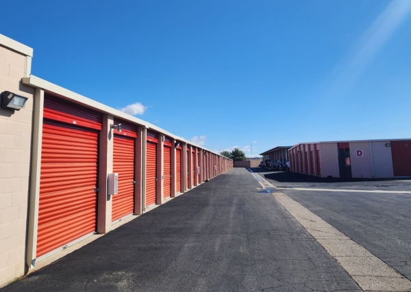 Facility photo: //images.sparefoot.com/medium/22989969942f4d51d2c.jpg