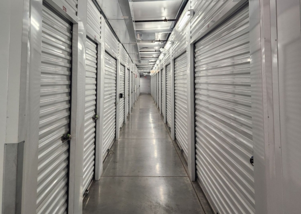 Facility photo: //images.sparefoot.com/medium/22989969942f4e3c9de.jpg