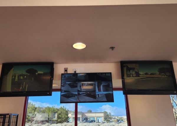 Facility photo: //images.sparefoot.com/medium/22989969942f5028e87.jpg