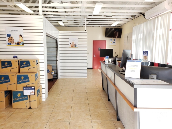 Facility photo: //images.sparefoot.com/medium/22990069942f6b15fd8.jpg