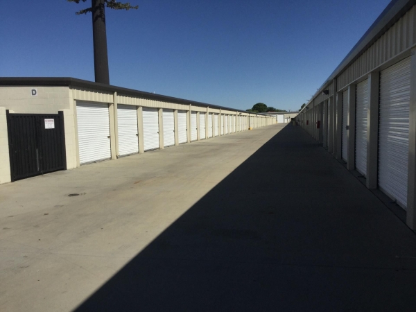 Facility photo: //images.sparefoot.com/medium/22990069942f6c37641.jpg