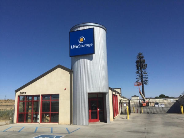 Facility photo: //images.sparefoot.com/medium/22990069942f6e85abe.jpg