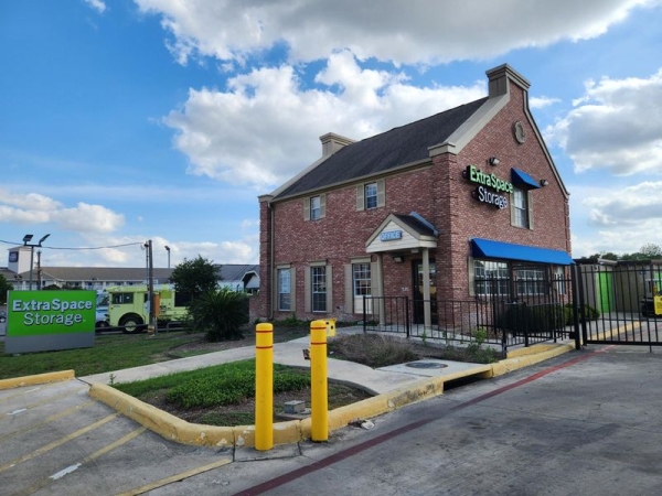 Storage Units at Extra Space Storage - 3567 - San Antonio - 7550 Culebra Rd - 7550 Culebra Road