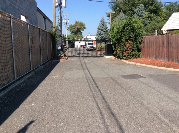 Facility photo: //images.sparefoot.com/medium/22990869942fc267d6a.jpg