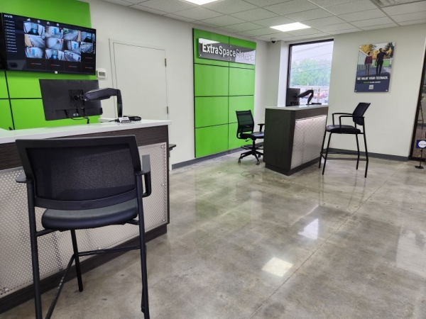 Facility photo: //images.sparefoot.com/medium/22990869942fc3b171d.jpg