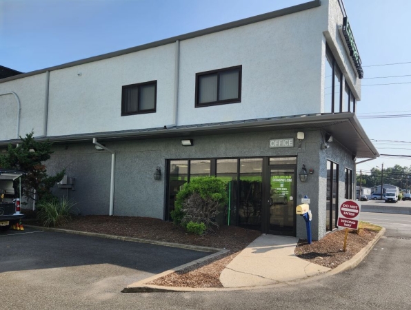 Facility photo: //images.sparefoot.com/medium/22990869942fc7116b0.jpg