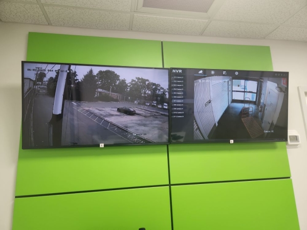 Facility photo: //images.sparefoot.com/medium/22990869942fc7f2635.jpg