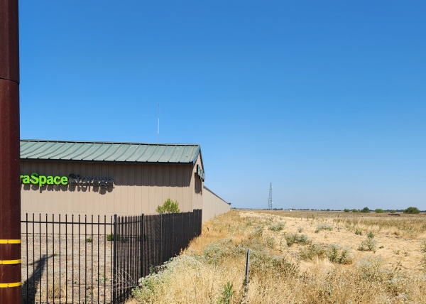 Facility photo: //images.sparefoot.com/medium/22991269942f5d2bad1.jpg