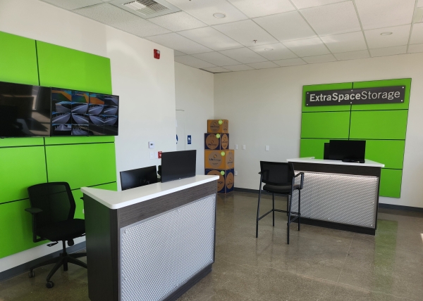 Facility photo: //images.sparefoot.com/medium/22991269942f61730a0.jpg