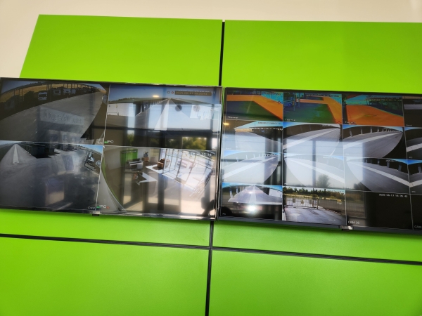 Facility photo: //images.sparefoot.com/medium/22991269942f67cf1bc.jpg