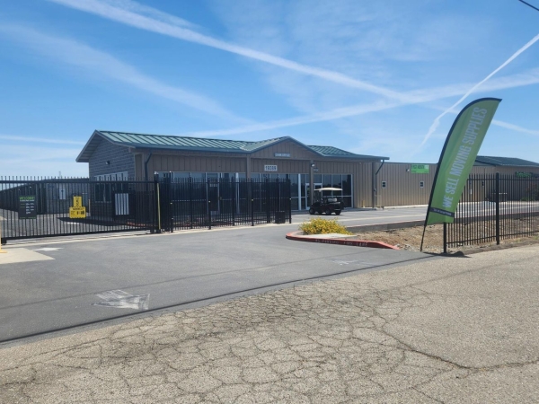 Facility photo: //images.sparefoot.com/medium/2299126a09bb0fee6a9.jpg