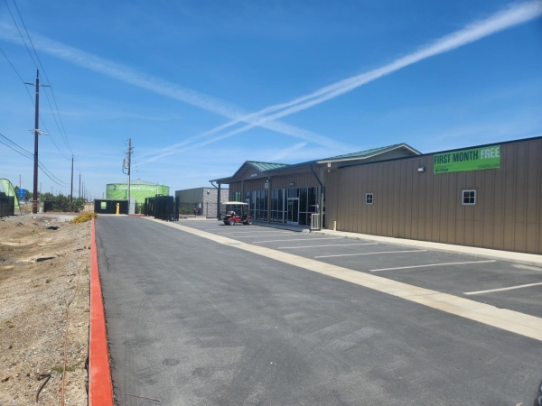 Facility photo: //images.sparefoot.com/medium/2299126a09bb1187767.jpg