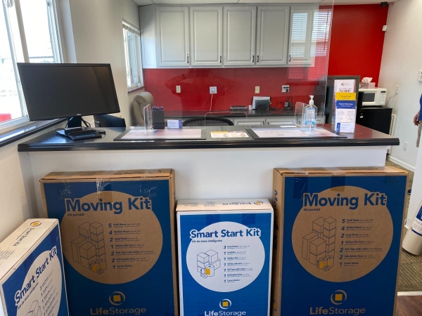 Facility photo: //images.sparefoot.com/medium/22991869942fc2331b2.jpg