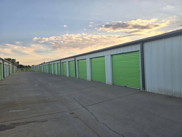 Facility photo: //images.sparefoot.com/medium/22991869942fc4dc8ac.jpg