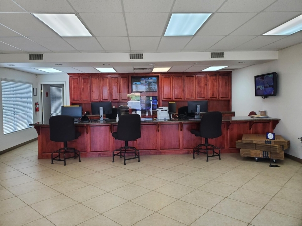 Facility photo: //images.sparefoot.com/medium/22993169942fb2ec285.jpg