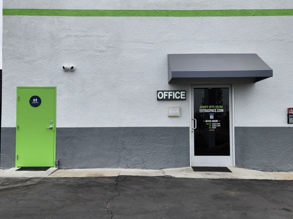 Facility photo: //images.sparefoot.com/medium/2299336994301ad0514.jpg