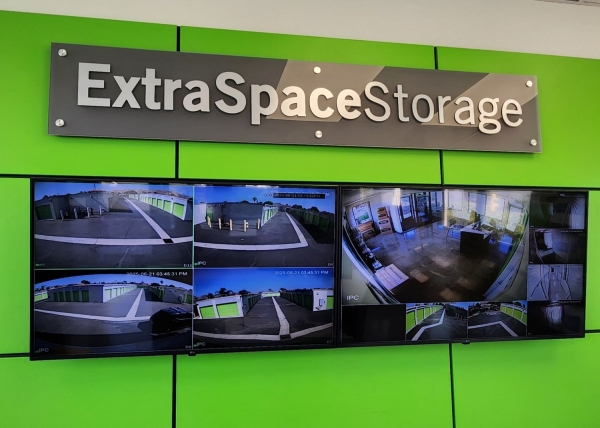 Facility photo: //images.sparefoot.com/medium/2299396994301a7ab7a.jpg