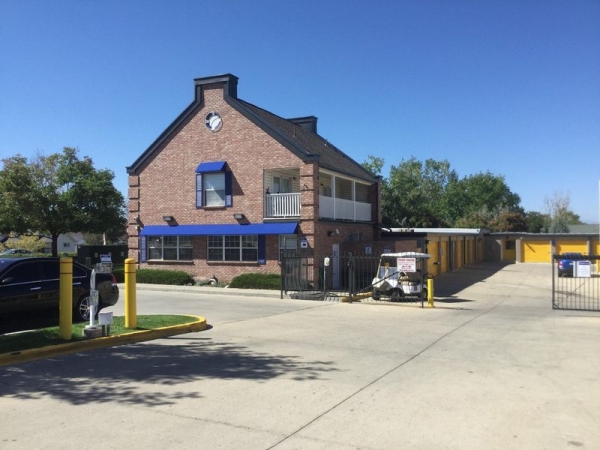 Storage Units at Extra Space Storage - 3766 - Aurora - Mississippi Ave - 11951 East Mississippi Avenue