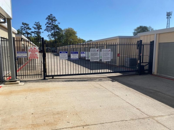 Facility photo: //images.sparefoot.com/medium/22996764cbfa77c30fc.jpg