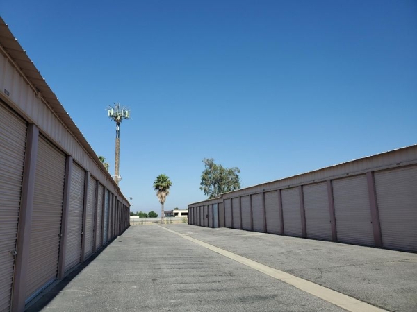 Facility photo: //images.sparefoot.com/medium/22997664cbfabbb8706.jpg