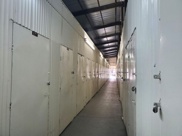Facility photo: //images.sparefoot.com/medium/22997664cbfabce14dd.jpg