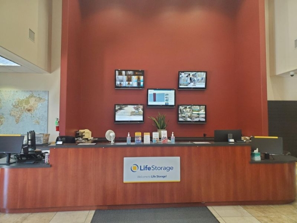 Facility photo: //images.sparefoot.com/medium/22997764da1269b2886.jpg