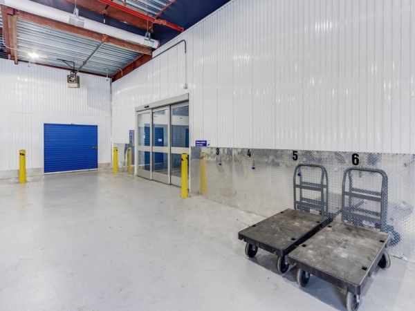 Facility photo: //images.sparefoot.com/medium/22998064cbfad2bbda9.jpg