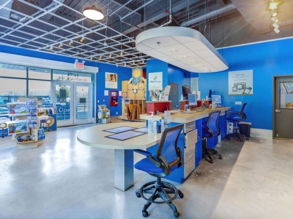 Facility photo: //images.sparefoot.com/medium/22998064cbfad3cc9f8.jpg