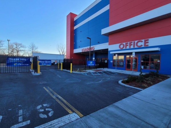 Facility photo: //images.sparefoot.com/medium/22998164cbfad6ca4c0.jpg
