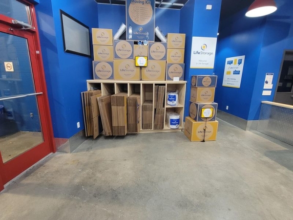 Facility photo: //images.sparefoot.com/medium/22998164cbfadc52b59.jpg