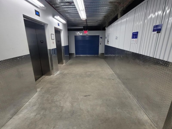 Facility photo: //images.sparefoot.com/medium/22998164cbfadd68b51.jpg