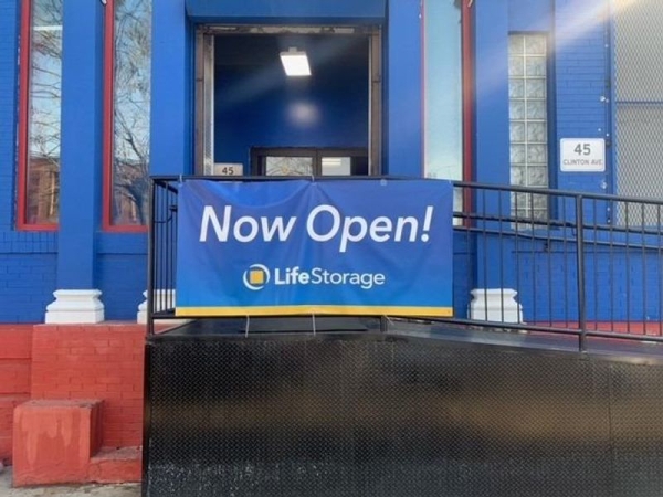 Facility photo: //images.sparefoot.com/medium/22998264cbfae01143e.jpg