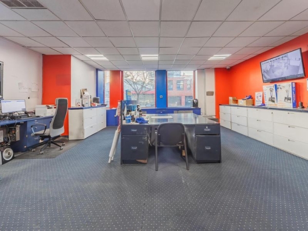 Facility photo: //images.sparefoot.com/medium/22998264cbfae25f766.jpg