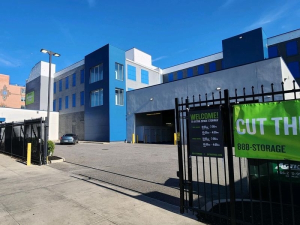 Facility photo: //images.sparefoot.com/medium/229983685b16faf1fb8.jpg