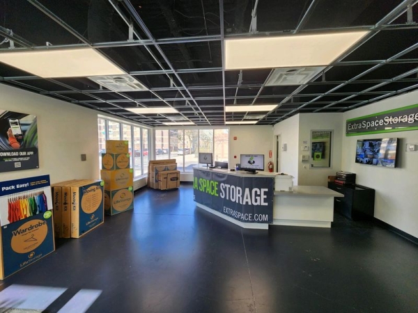 Facility photo: //images.sparefoot.com/medium/229983685b16fd6a9c3.jpg