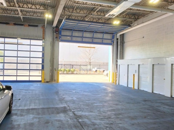 Facility photo: //images.sparefoot.com/medium/229983685b16fee5385.jpg