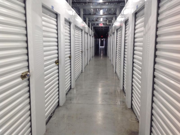 Facility photo: //images.sparefoot.com/medium/22998464cbfaed7227b.jpg