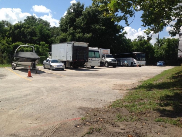 Facility photo: //images.sparefoot.com/medium/22998464cbfaf20bd07.jpg