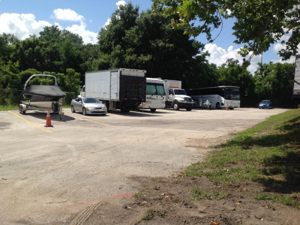 Facility photo: //images.sparefoot.com/medium/22998464f8e3d528afe.jpg