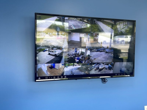 Facility photo: //images.sparefoot.com/medium/22998464f8e3d871c4a.jpg