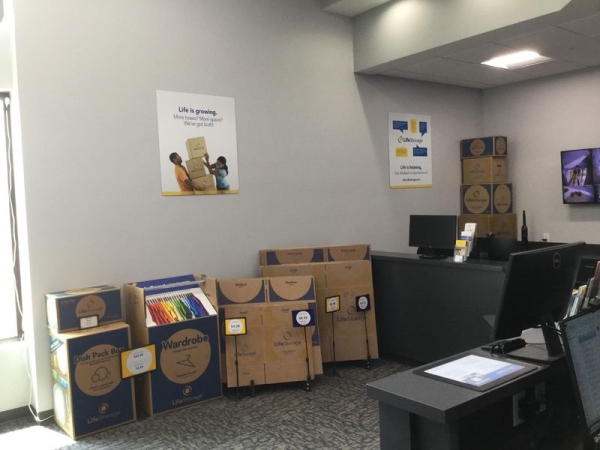 Facility photo: //images.sparefoot.com/medium/22998964cbfb199dc83.jpg