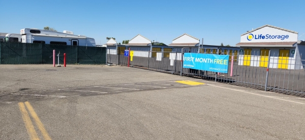 Facility photo: //images.sparefoot.com/medium/22999269943071939c4.jpg