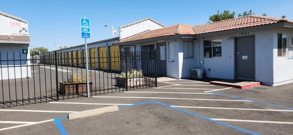 Facility photo: //images.sparefoot.com/medium/2299926994307368421.jpg