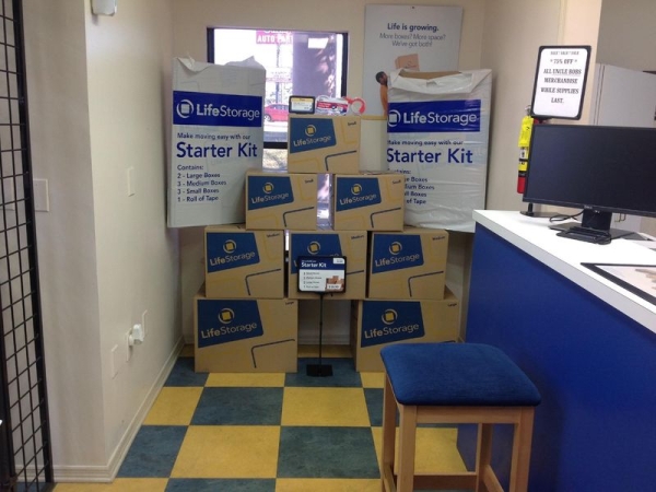 Facility photo: //images.sparefoot.com/medium/22999464cbfb3da9bf3.jpg