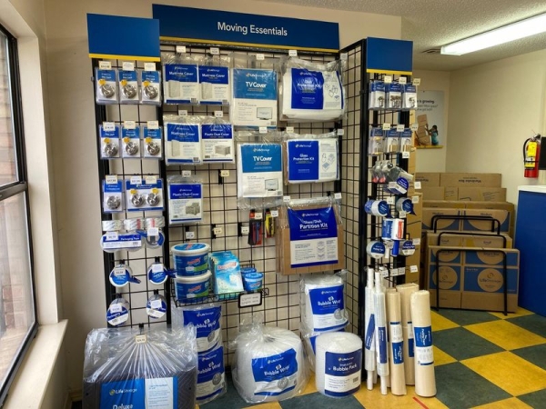 Facility photo: //images.sparefoot.com/medium/22999464cbfb3f9e890.jpg