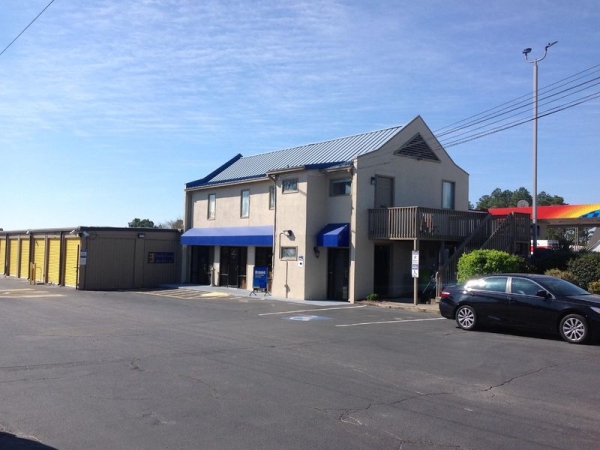 Facility photo: //images.sparefoot.com/medium/22999664cbfb4abc2f7.jpg