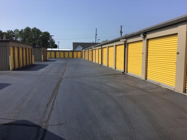 Facility photo: //images.sparefoot.com/medium/22999664cbfb4bcb657.jpg