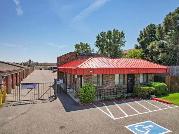Facility photo: //images.sparefoot.com/medium/23000564cbfb900df08.jpg