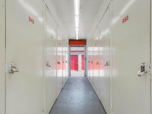 Facility photo: //images.sparefoot.com/medium/23000564cbfb929e624.jpg