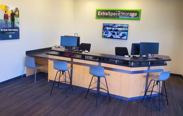 Facility photo: //images.sparefoot.com/medium/23000869943073f1dc2.jpg